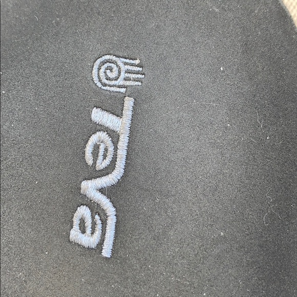 Teva - Picture 3 of 5